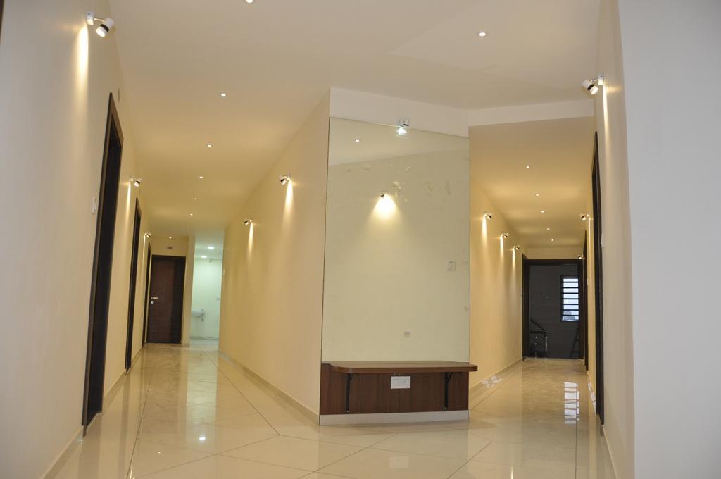 Shivdhara Hotel & Residence Rajkot Rum bild