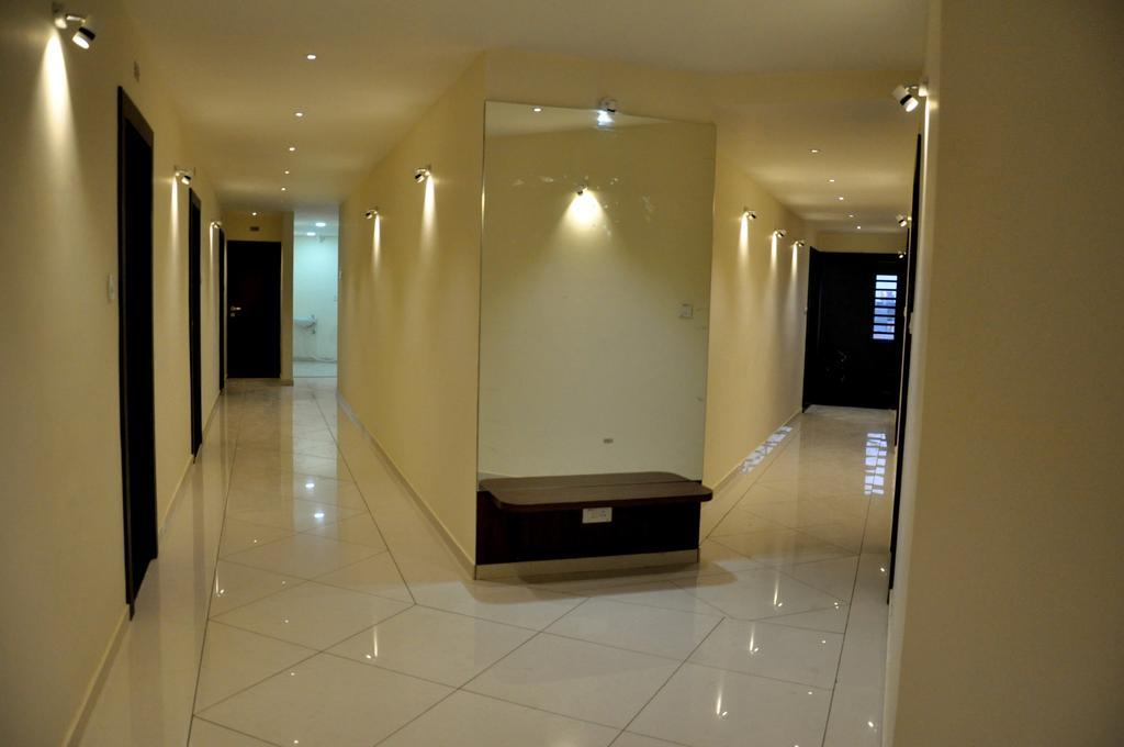 Shivdhara Hotel & Residence Rajkot Rum bild