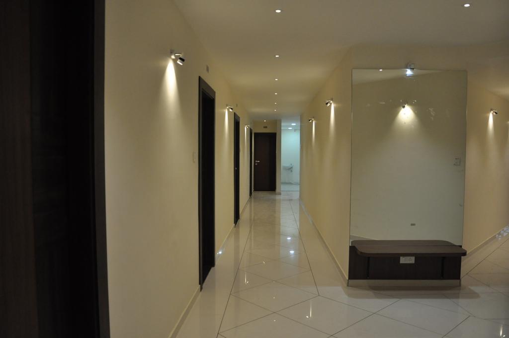 Shivdhara Hotel & Residence Rajkot Rum bild